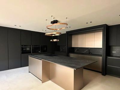 Cuisine Noir Moderne par Cuisinéo